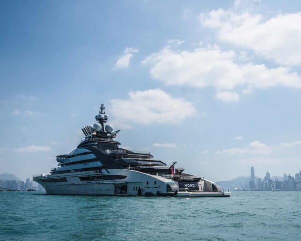 Superyachts: Τα πλωτά παλάτια του ακραίου πλούτου γεμίζουν τις θάλασσες 