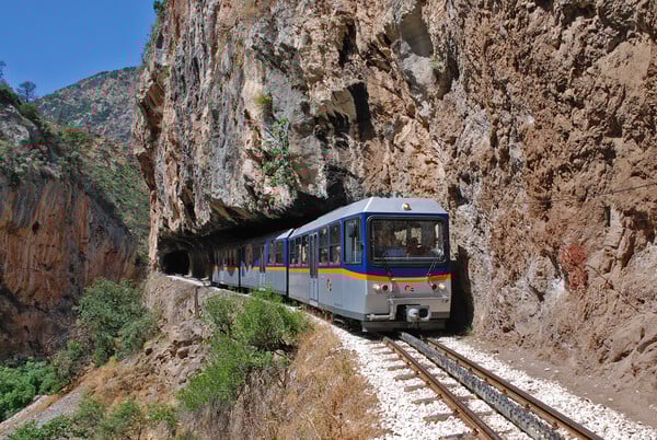 Hellenic Train: Αναστέλλονται προσωρινά τα δρομολόγια του Οδοντωτού, λόγω κατολισθήσεων