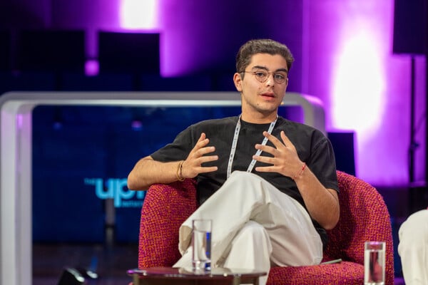Upfront 2025: Πώς διαμορφώνουν Gen Z και millennials το σύγχρονο εργασιακό τοπίο 