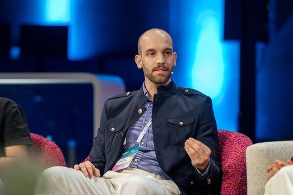 Upfront 2025: Πώς διαμορφώνουν Gen Z και millennials το σύγχρονο εργασιακό τοπίο