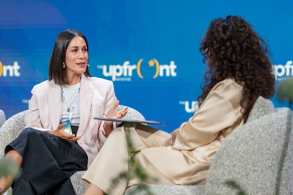 Upfront 2025: Όταν οι γυναίκες διεκδικούν ρόλους σε ανδροκρατούμενους χώρους
