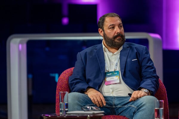 Upfront 2025: Μπορούν να προστατευτούν τα δικαιώματα της LGBTQI+ κοινότητας σε καιρούς αναταράξεων;