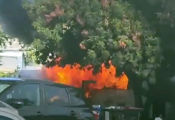 Φωτιά τώρα σε λεωφορείο στη Λεωφόρο Αθηνών