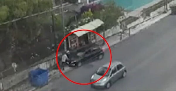 Τροχαίο στο Χαλάνδρι: Η στιγμή που ο 49χρονος πέφτει με το ΙΧ πάνω στη στάση του λεωφορείου 