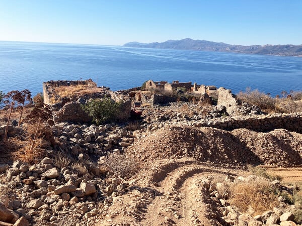 Τελεφερίκ Μονεμβασιάς. Κρέμεται ...από την επικείμενη απόφαση του Σ.Τ.Ε