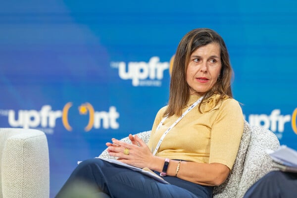 Upfront 2025: Τελικά τι χρειάζεται για να «τα καταφέρει» ένας μετανάστης στην Ελλάδα;