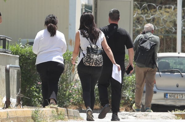 Ελεύθερη η δημοσιογράφος που κατηγορείται για ταξιδιωτικές απάτες δεκάδων πολιτών και επιχειρηματιών