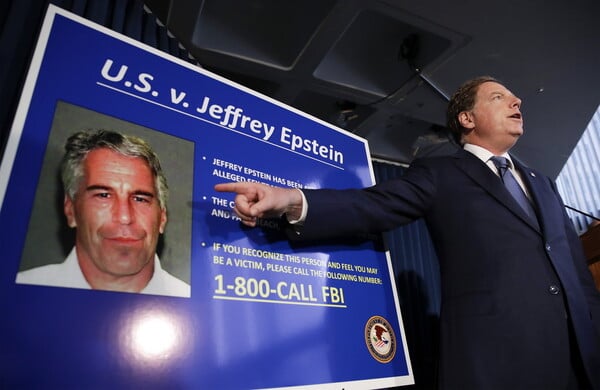 Το FBI επιμένει: Ο Τζέφρι Έπσταϊν αυτοκτόνησε - Βίντεο από το κλί του, «υπόσχονται»κορυφαίοι αξιωματούχοι