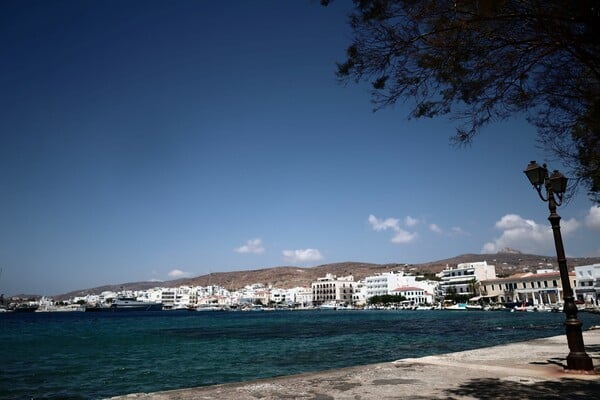 Πρόσκρουση πλοίου στο λιμάνι της Τήνου	