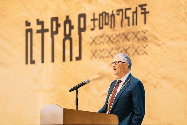 Μπιλ Γκέιτς: θα διαθέσει «τα περισσότερα» από τα 200 δισ. του για υποδομές στην Αφρική