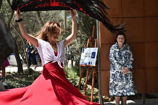 Ακρόπολη: Αποδόθηκαν στο κοινό οι διαδρομές στον αρχαιολογικό χώρο και το νέο πωλητήριο