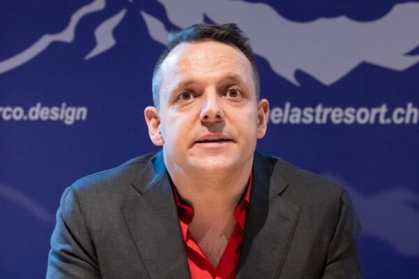 Δρ. Φλόριαν Γουίλετ: Ο εφευρέτης της «κάψουλας αυτοκτονίας» Sarco έδωσε τέλος στη ζωή του