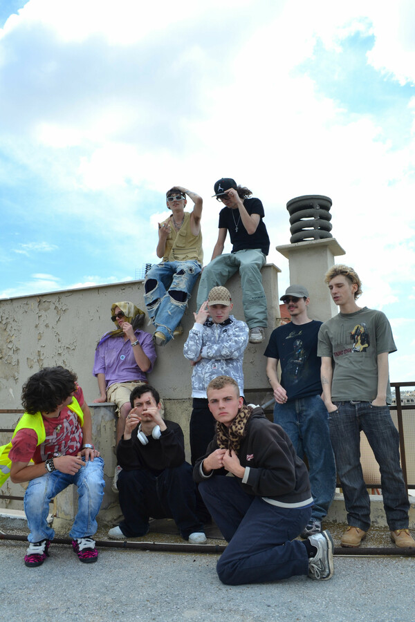 PLB: Νεανικό «underground» ραπ σε ένα live με ένταση και νέο ήχο