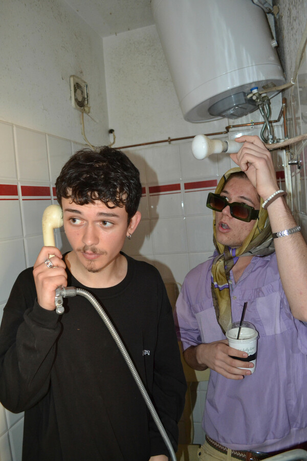 PLB: Νεανικό «underground» ραπ σε ένα live με ένταση και νέο ήχο