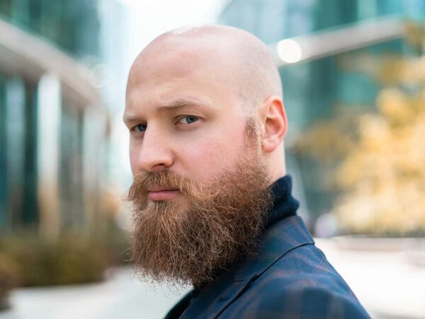 Adrian Zduńczyk: «Χάρη στις νέες τεχνολογίες, η εξουσία μπορεί να επιστρέψει στον λαό»