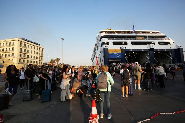 Αγίου Πνεύματος 2025: Συνεχίζεται η έξοδος για το τριήμερο - 13.810 επιβάτες αναχωρούν σήμερα από τα λιμάνια