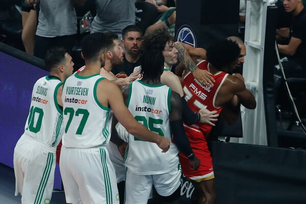 Παναθηναϊκός - Ολυμπιακός: Το σκληρό φάουλ του Ναν και η χειρονομία του Φουρνιέ