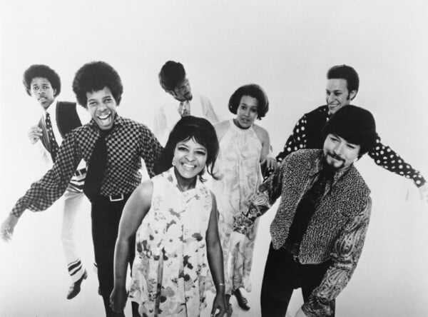 Sly Stone (1943-2025): Ο ανένταχτος πρωτοπόρος της ευφορικής funk