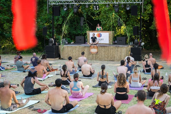 Techno Yoga Greece: Δυο παιδιά που τόλμησαν να ενώσουν δύο ξένους κόσμους