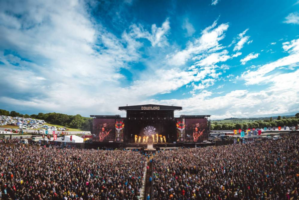 Download Festival: Η αστυνομία καλεί τους ροκάδες να απενεργοποιήσουν τα κινητά τους - Ο λόγος