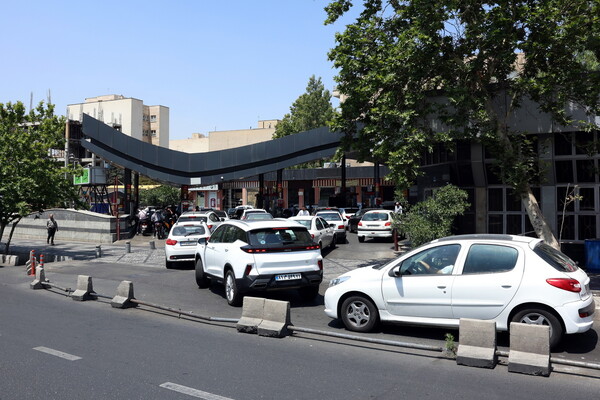 Ιράν: Φοβισμένοι πολίτες εγκαταλείπουν μαζικά την Τεχεράνη - Ουρές στους αυτοκινητόδρομους