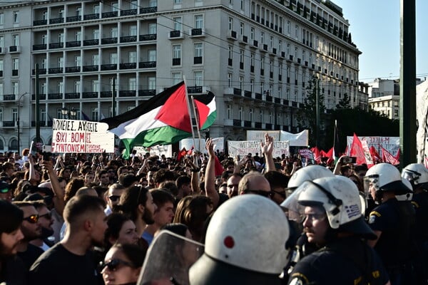 Εκατοντάδες πολίτες έδωσαν το παρών και διαδήλωσαν στο Σύνταγμα για την Παλαιστίνη