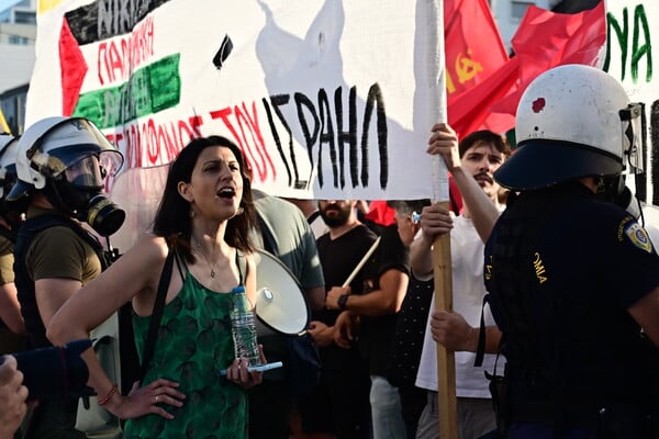 Εκατοντάδες πολίτες έδωσαν το παρών και διαδήλωσαν στο Σύνταγμα για την Παλαιστίνη