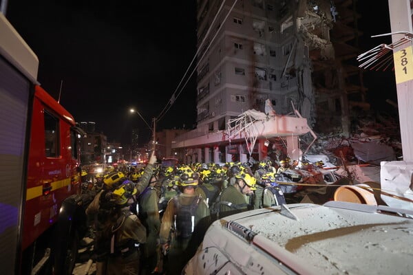 Εικόνες καταστροφής στο Ισραήλ: 10 φωτογραφίες από την επίθεση του Ιράν
