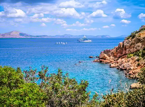 Καιρός: Ηλιοφάνεια με τον υδράργυρο στους 33 βαθμούς