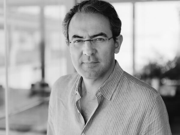 ΕΠΕΞ Χουάν Γκαμπριέλ Βάσκες: Ζούμε το τέλος του ανθρωπισμού