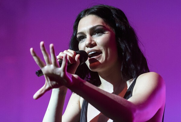 Jessie J: «Η τελευταία συναυλία πριν πάω να νικήσω τον καρκίνο του μαστού»