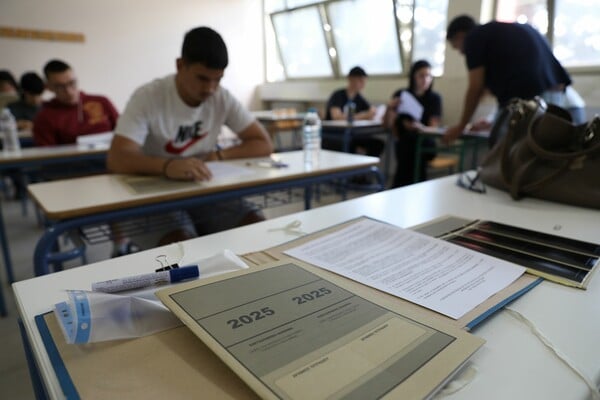 Πανελλήνιες 2025: Άνοιξε η πλατφόρμα για ενημέρωση των υποψηφίων μέσω sms