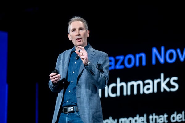 Ο CEO της Amazon προειδοποιεί: Η τεχνητή νοημοσύνη θα μειώσει τις θέσεις γραφείου