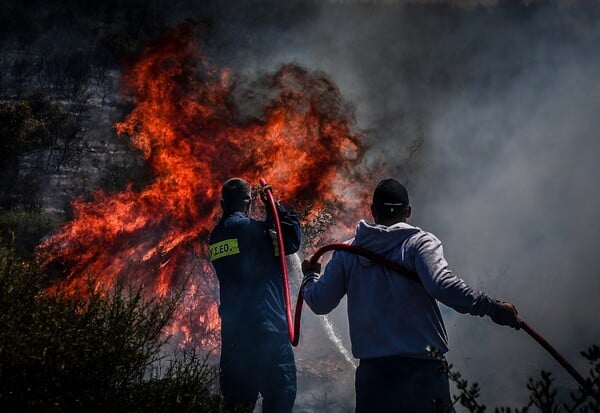 ΦΩΤΙΕΣ ΣΗΜΕΡΑ ΠΥΡΟΣΒΕΣΤΙΚΗ