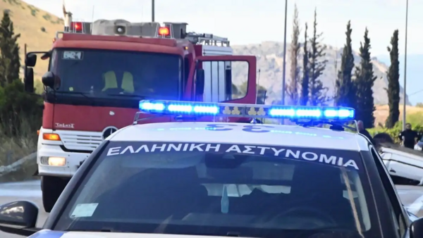 Καταδίωξη στην Αττική Οδό: Ύποπτοι για διάρρηξη εμβόλισαν τρία οχήματα και εξαφανίστηκαν