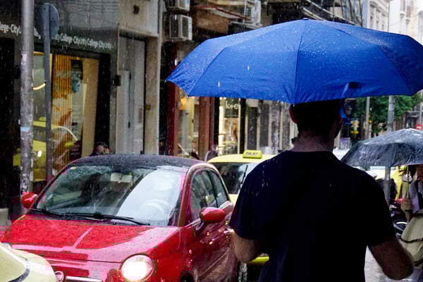 Καιρός: Έρχονται καταιγίδες και μπουρίνια από το μεσημέρι