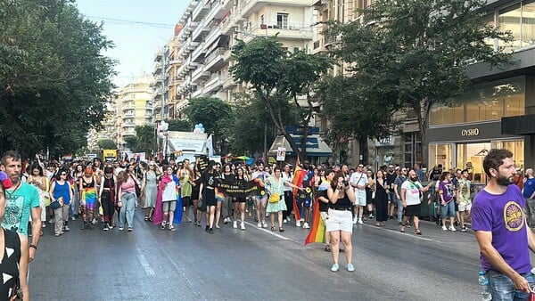 Η Θεσσαλονίκη γεμίζει χρώμα, φωνές και υπερηφάνεια: Σε εξέλιξη το 13ο Thessaloniki Pride