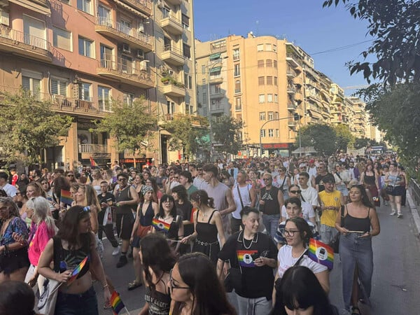 Η Θεσσαλονίκη γεμίζει χρώμα, φωνές και υπερηφάνεια: Σε εξέλιξη το 13ο Thessaloniki Pride