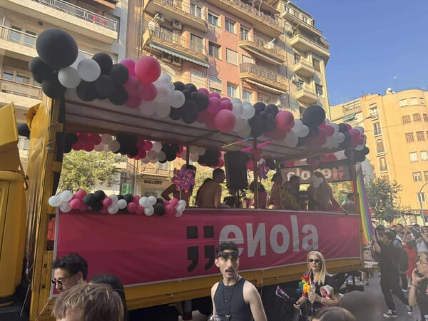 Η Θεσσαλονίκη γεμίζει χρώμα, φωνές και υπερηφάνεια: Σε εξέλιξη το 13ο Thessaloniki Pride