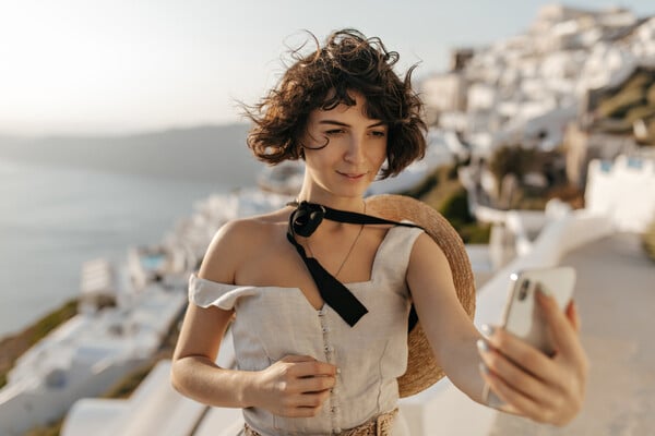 Ο τουρισμός του TikTok: «Ναι» στο ακατέργαστο και άγνωστο, «όχι» στην τελειότητα του Instagram 