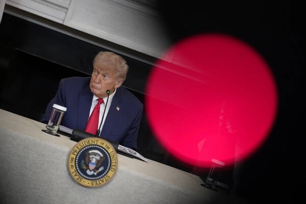 Ρήγμα στο MAGA μετά τα χτυπήματα Τραμπ στο Ιράν - Οργή για την εγκατάλειψη του «America First»