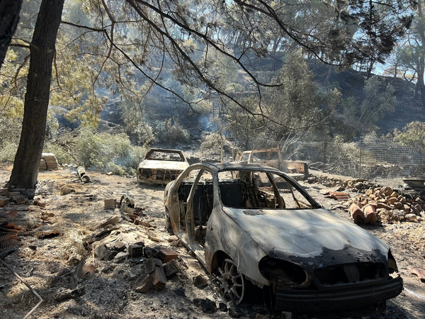Φωτιά στη Χίο: Επιμένουν οι άνεμοι - Εκκενώσεις, ζημιές και μικροτραυματισμοί στην κατάσβεση
