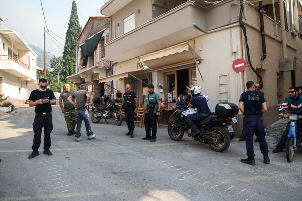 Μαίνεται η φωτιά στη Χίο: Ποια είναι τα κύρια μέτωπα, επιμένουν οι ισχυροί άνεμοι - Χωρίς ρεύμα σπίτια