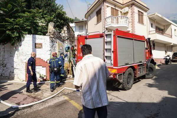 Μαίνεται η φωτιά στη Χίο: Ποια είναι τα κύρια μέτωπα, επιμένουν οι ισχυροί άνεμοι - Χωρίς ρεύμα σπίτια