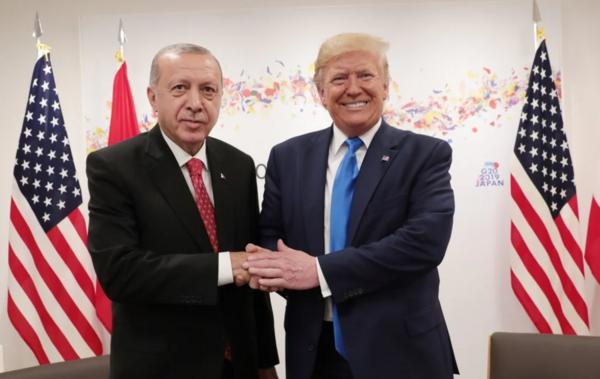 Bloomberg: Ερντογάν και Τραμπ θα συναντηθούν απόψε στη Χάγη