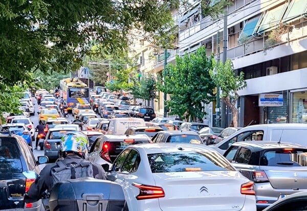 ΚΙΝΗΣΗ ΣΤΟΥΣ ΔΡΟΜΟΥΣ