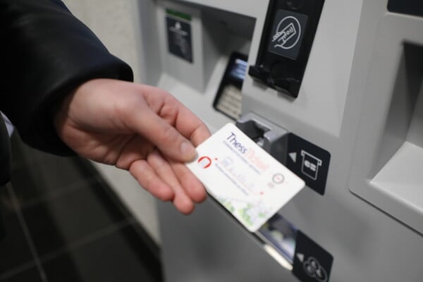 Μετρό Θεσσαλονίκης: Σε εκκρεμότητα η λειτουργία των POS, επτά μήνες μετά τα εγκαίνια