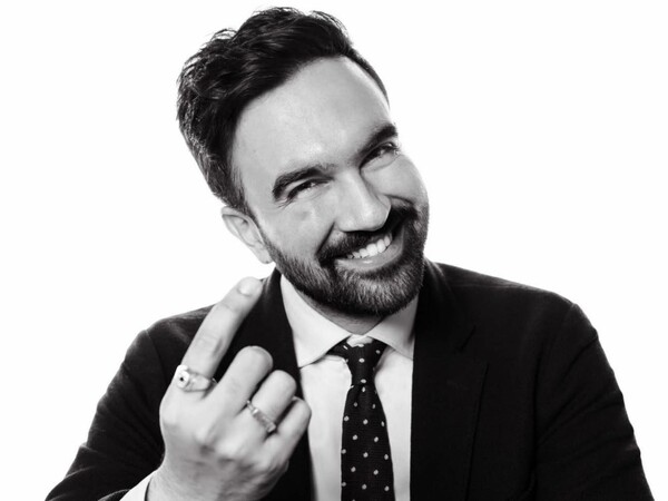 Ανατροπή στον δήμο της Νέας Υόρκης: Νικητής των Δημοκρατικών ο 33χρονος Ζοχράν Μαμντάνι