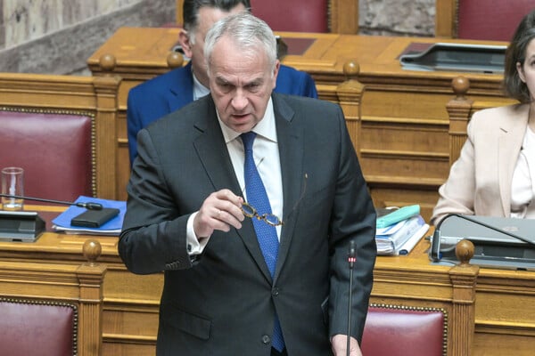 Μεταξύ ανατολικής Λιβύης και Βερολίνου