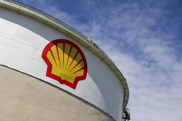 Τι σημαίνει μια πιθανή εξαγορά της BP από τη Shell